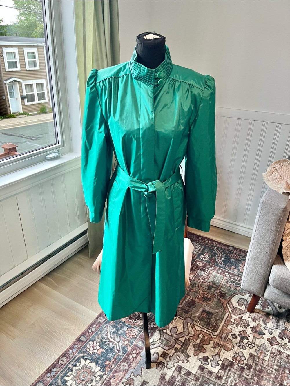 Women’s Vintage Emerald Green Belted Raincoat Size Medium